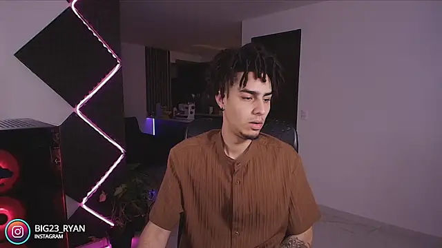 bigryann23 online show from November 30, 2025, 3:43 am